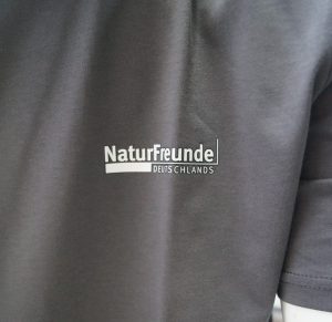 T-Shirt mit Aufdruck – Bild 3